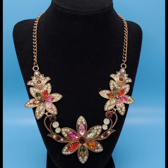 Fashion Jewelry Jewelry - Goldtone•Floral motif•rhinestones•NIP•prop/wear